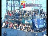 Sicilia - Mare Nostrum: il pattugliatore Foscari soccorre un barcone di bambini (24.05.14)