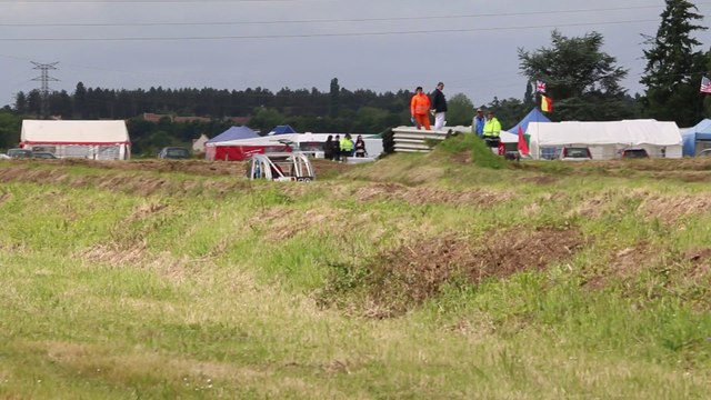 24052014-MVI_5408 - Un tour de circuit avec Flo Dubois - 2cv cross - St-Cyr-en-Val