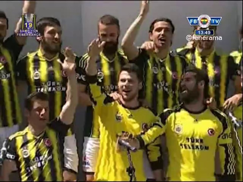 Fenerbahçeli Futbolculardan "Dilimde Şarkıların Gündüz Gece" http://youtu.be/fxk6zPt0wXQ