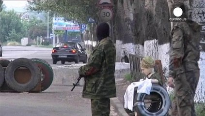Pro-Russian fighters block voting in eastern Ukraine