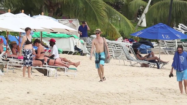 Rachel Bilson Shows Baby Bump While Vacationing With Hayden Christensen