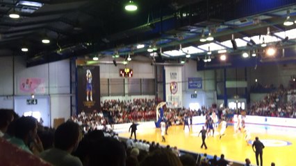 Le CBC mené à la mi-temps