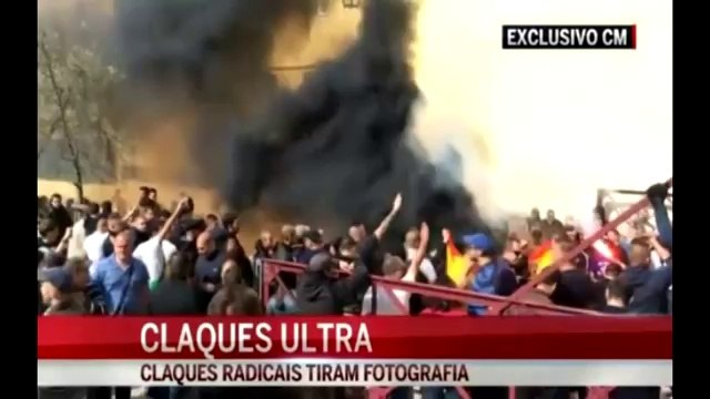 Miembros de Ultras Sur gritan consignas nazis en el centro de Lisboa