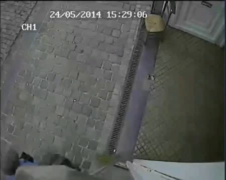 Bruxelles : la police diffuse des vidéos de l'auteur de la fusillade du musée juif