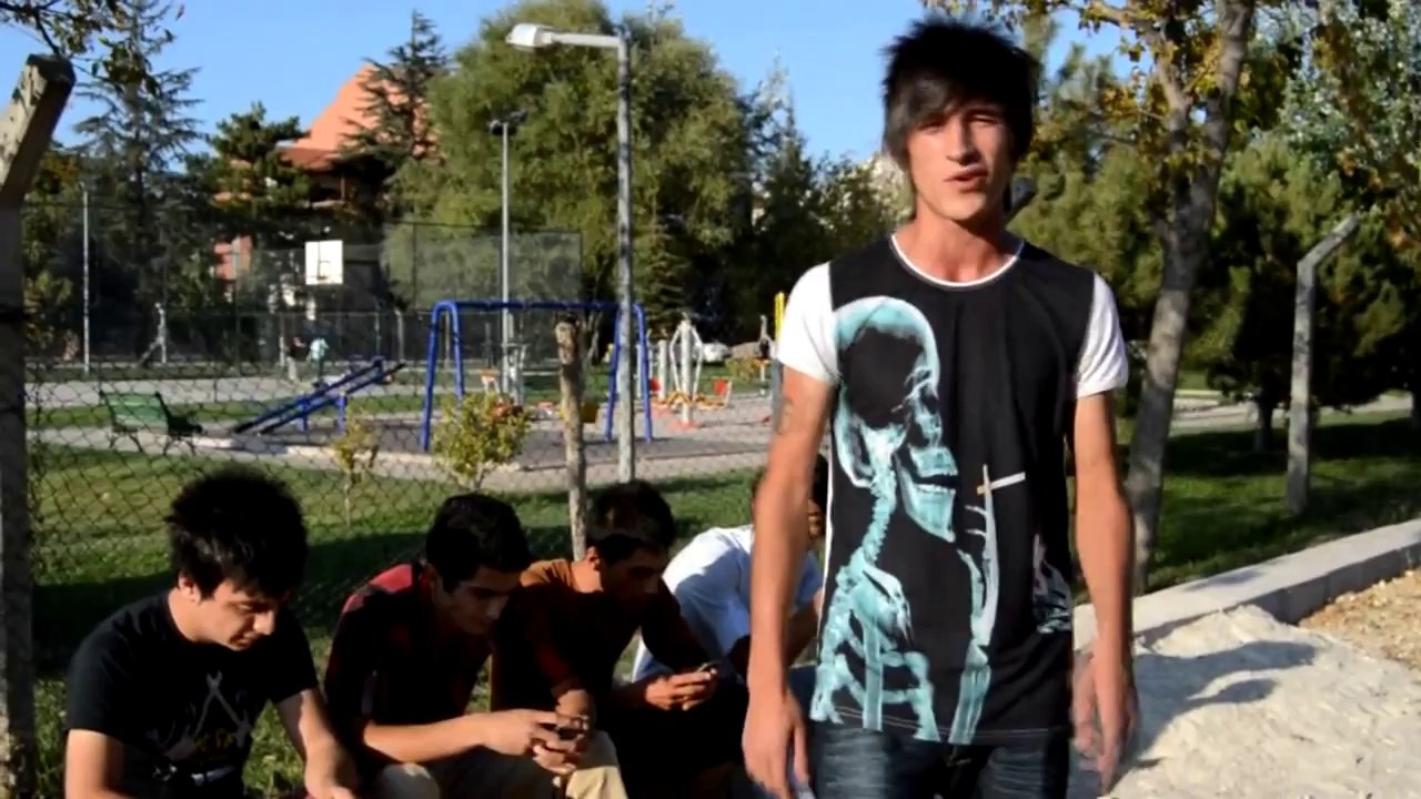 İcazDk Familia & IsyanQaR26 ft. Aşiqar FLowar-T - Herkezi Adam Yerine Koyma Kadın 2013 HD Video Klip