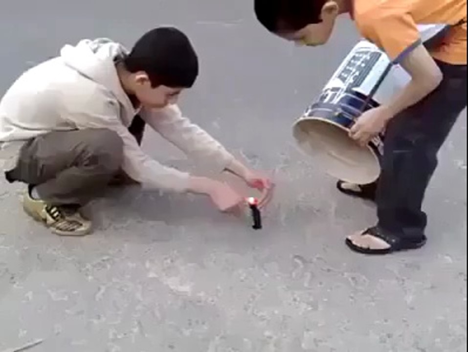 Funny Bomb Explorer | Tow Boy Explore a Bomb