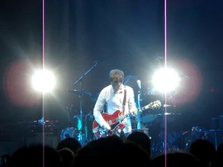 Noel Gallagher's High Flying Birds - Everybody's On The Run