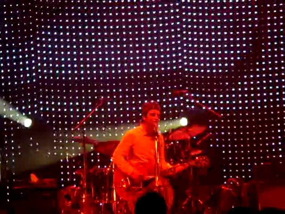 Noel Gallagher's High Flying Birds - AKA What A Life