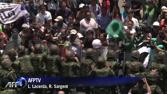 Protestos contra golpe militar na Tailândia