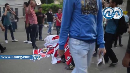 شاهد|| إشتباكات عنيفة بالحجارة بين أنصار "السيسي" و "جبهة ثوار" بطلعت حرب