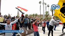 شاهد .. طلاب القاهرة يرددون هتافات ضد الداخلية أمام الجامعة
