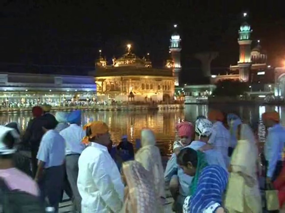 Reliance Chairperson Nita Ambani Reach Golden Temple Amritsar