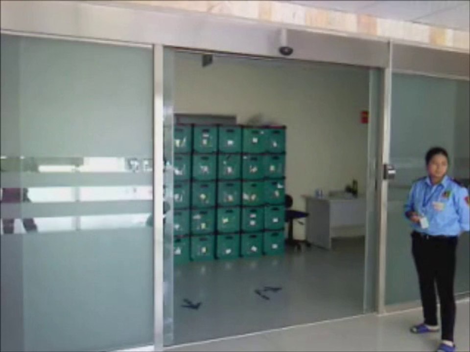 cửa kính đẩy tự động