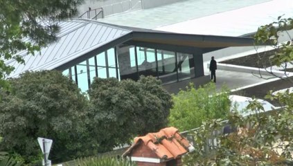 LES W-D.D. MICHOU THURSDAY NEWS - 1ER MAI 2014 - LE BASSIN DU STADE NAUTIQUE EST BACHE SA SOLIDITE EST TESTEE PAR UN TECHNICIEN