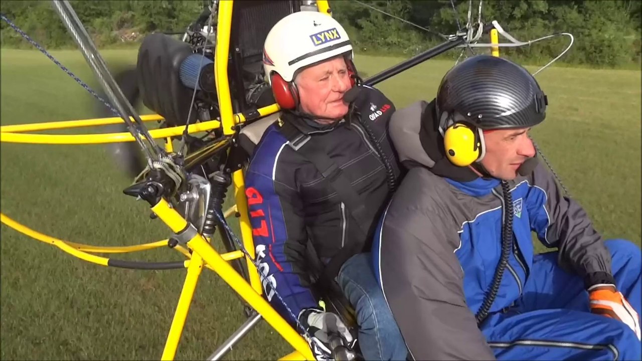 Baptême de l'air Maurice en ULM Paramoteur Skydancer entre Vers et Saint Cirq Lapopie dans le département du Lot/France. Pilote Xavier Rouchouse, Air Sol Images. www.bapteme-lot-ulm.fr