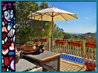 Luxe villa met prive zwembad en uitzicht op zee