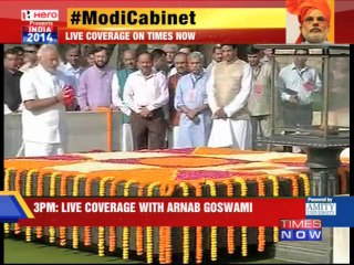Narendra Modi visits Rajghat