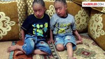 İkiz Çocuklar Dikilen Gözlerinin Açılmasını Bekliyor