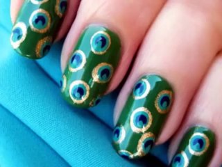 Tavuskuşu Desenli Tırnaklar