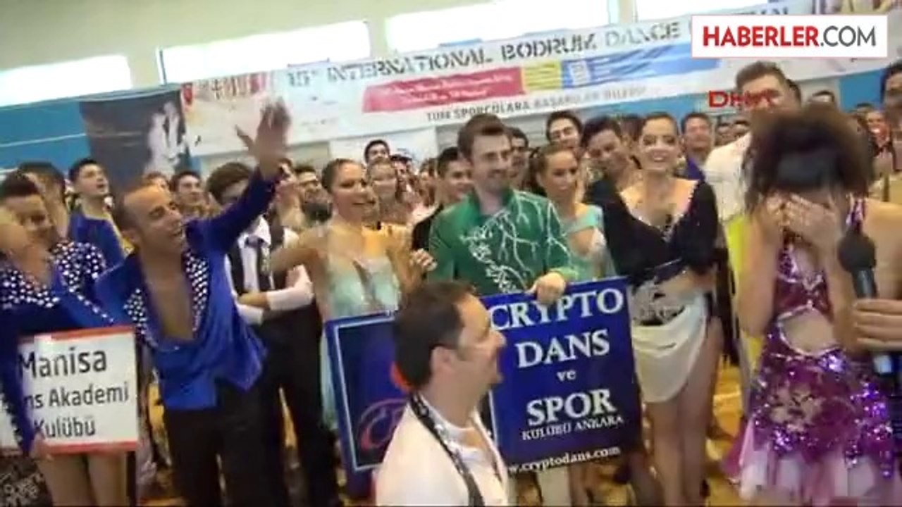 Dans Yarışmasında Sürpriz Evlenme Teklifi