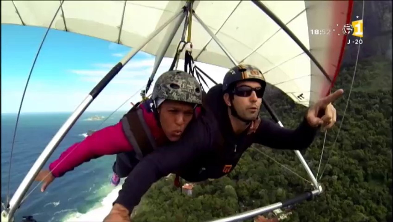 Sur la route de Rio : deltaplane au dessus de la baie