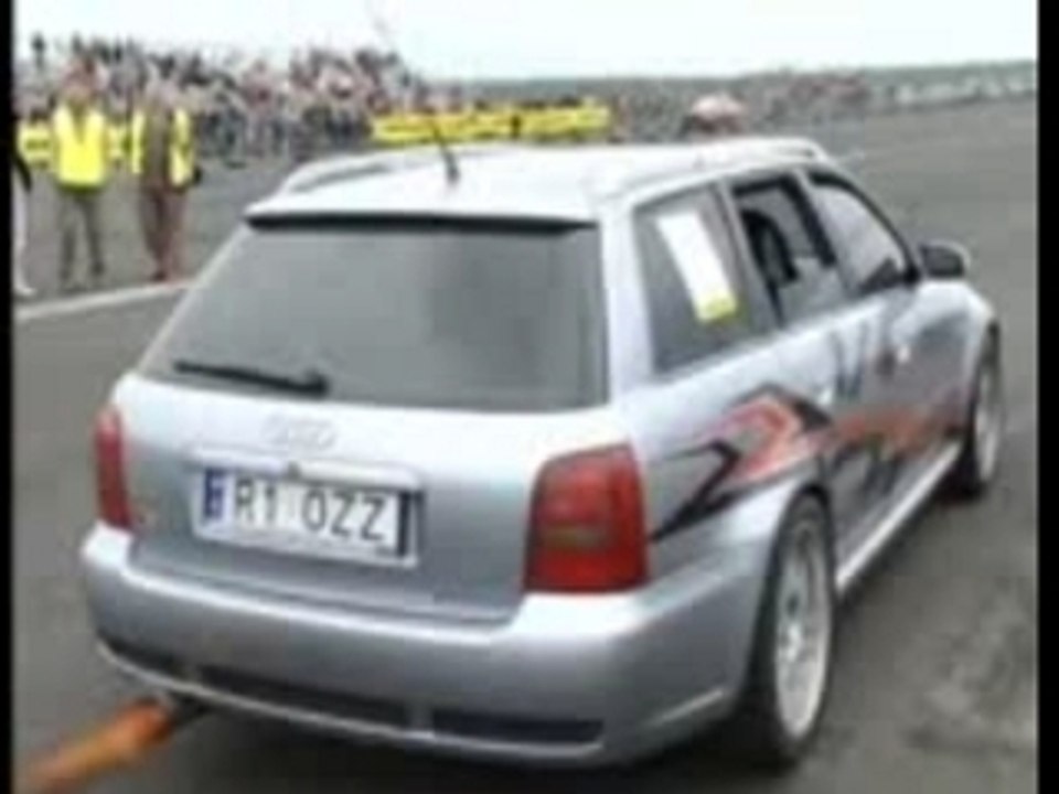 Audi RS4 - Brutal Acceleration