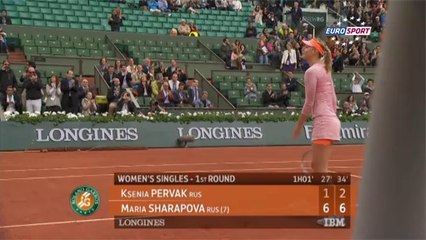Maria Sharapova, Ksenia Pervak'ı rahat geçti