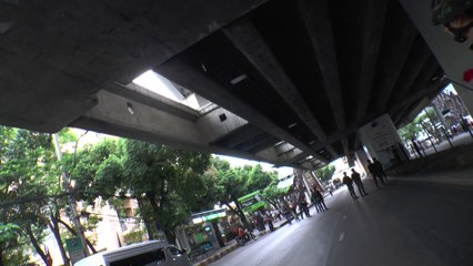 Bangkok (Thailande) 26-05-2014 Thai Soldier try to intimidated an international journalist