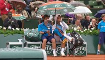 Roland-Garros : Djokovic invite un ramasseur de balles à partager son parapluie