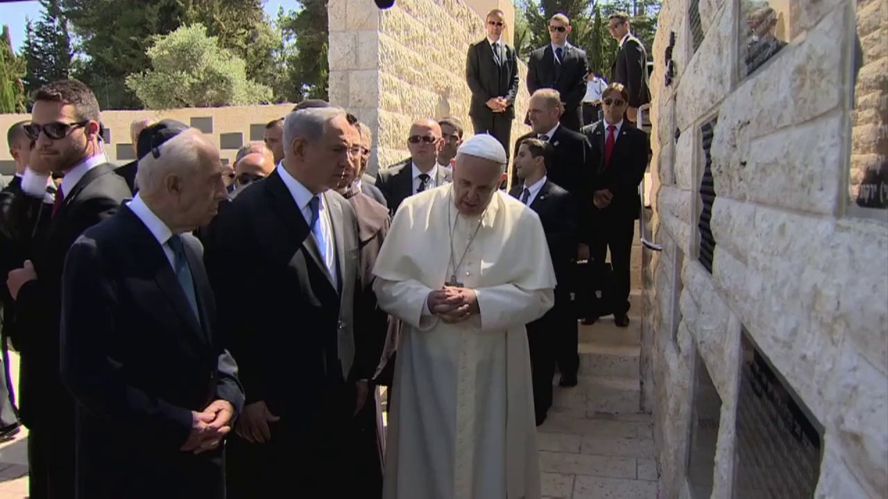 Pope to Muslims, Jews: Let's 'work together' for peace