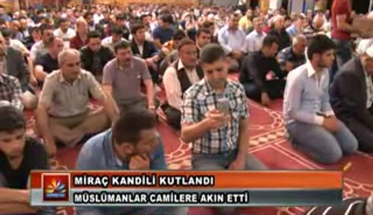 MÜSLÜMANLAR CAMİLERE AKIN ETTİ