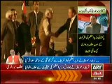 Narendar Modi warmly shakes hand and welcomes Nawaz Sharif.