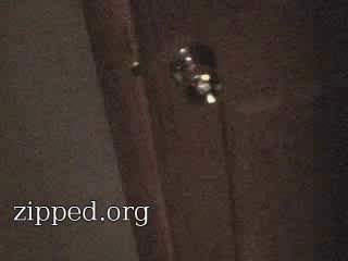 Fantasma Jugando Con La Puerta