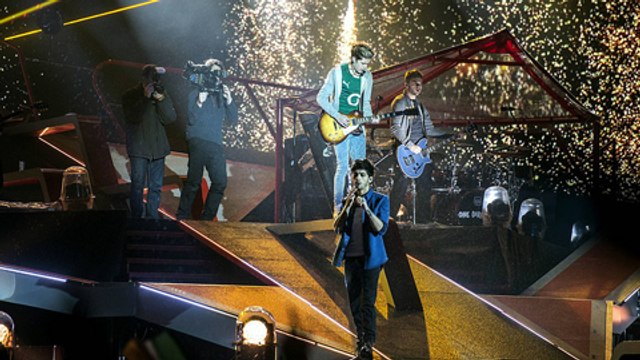 (VIDEO) One Direction Performs In Rain At Dublin, We Are Young, You And I And More