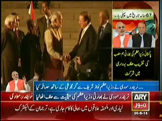 Narendar Modi warmly shakes hand and welcomes Nawaz Sharif