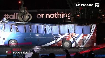 Adidas détruit le bus des Bleus de Knysna