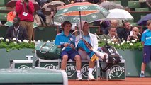Roland Garros 2014 - Novak Djokovic invite un ramasseur de balles à trinquer