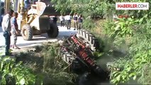Sulama Kanalına Devrilen Traktörün Altında Kalarak Boğuldu