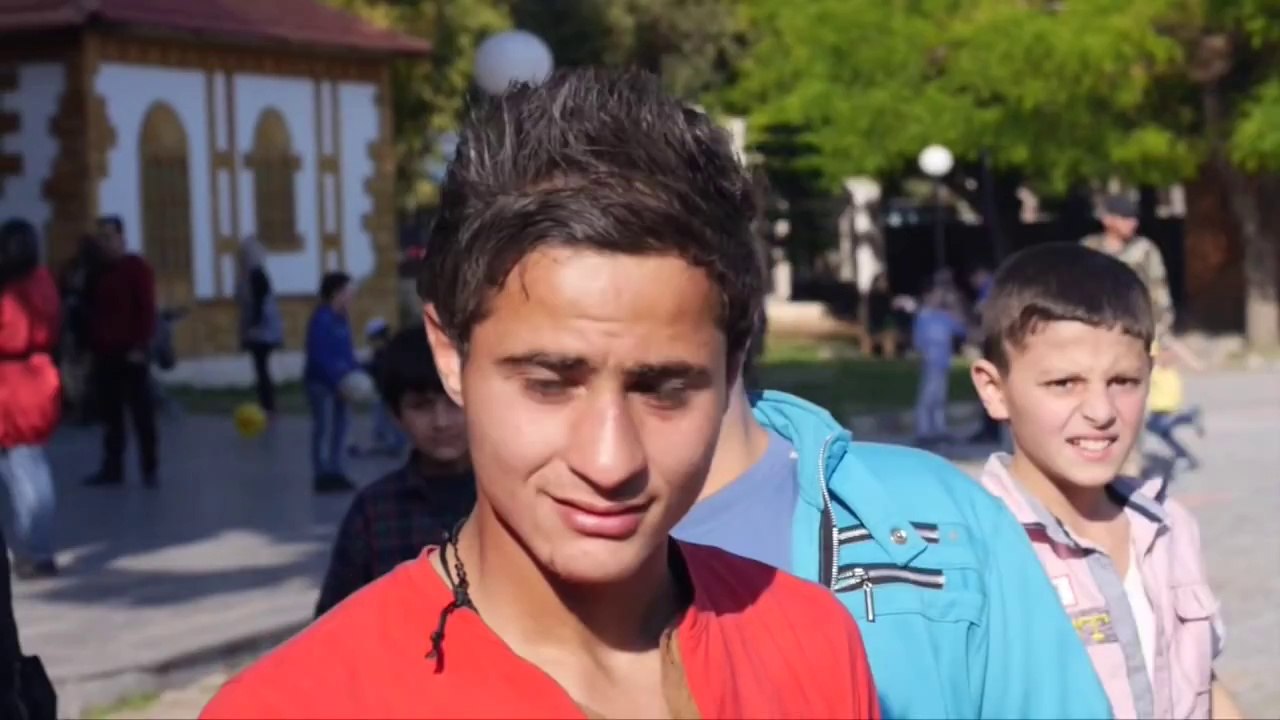 Boxing in the streets of Syria