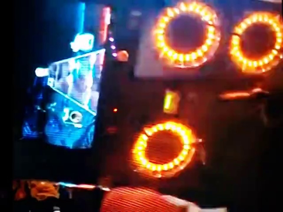 Justin Bieber playing Guitar Hero :)