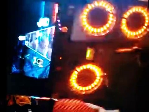 Justin Bieber playing Guitar Hero :)