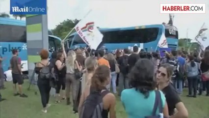 Göstericiler Brezilya Milli Takımının Otobüsüne Saldırdı