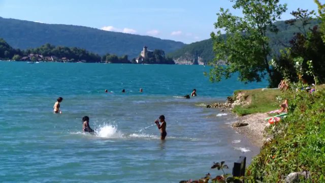 Résidence location saison appartements meublés confort 2 à 10 personnes lac Annecy ambiance détente