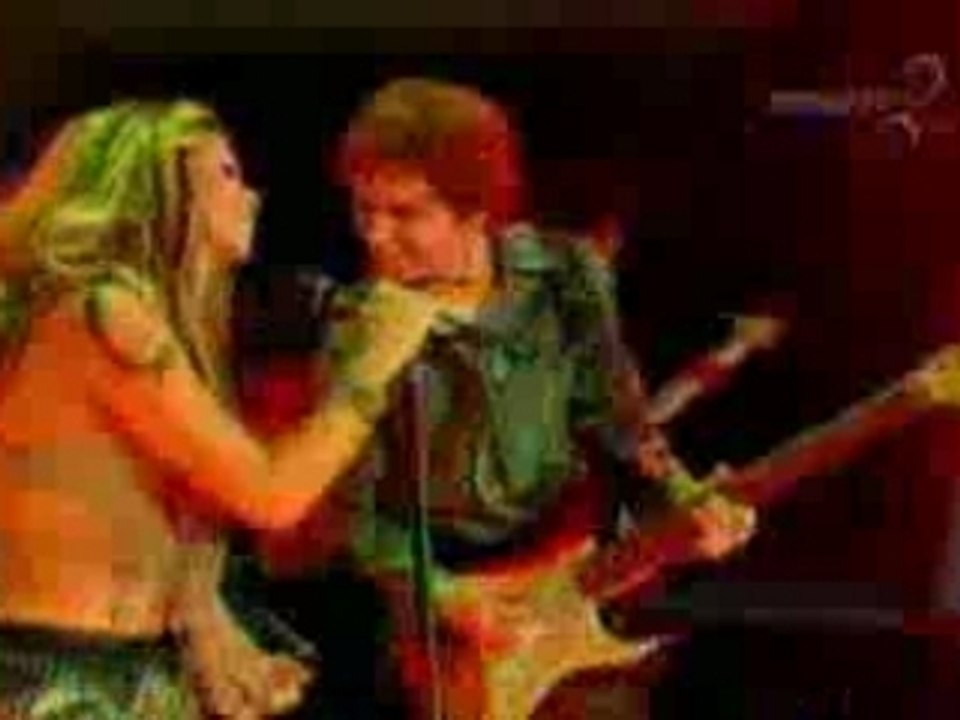 Shakira (live at San Remo Festival 2002)