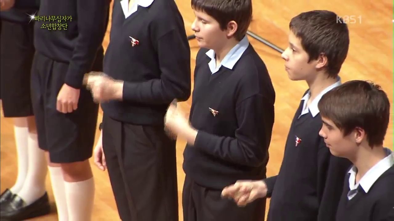 Petits Chanteurs à la Croix de Bois  - "Siyahamba"  - COREE 2013