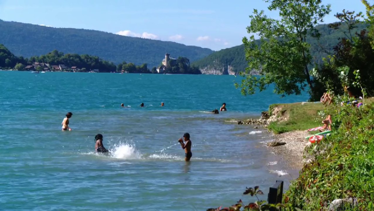 Location saison lac Annecy golf parapente vélo équitation piscine ski randonnée détente bien-être