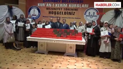 Gaziantep'te 1332 Kursiyere Kuran Hediyesi