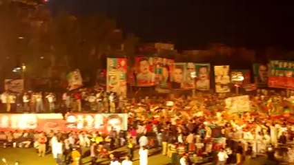 Joosh & Janoon of PTI Supporters at Faisalabad Jalsa 25 May 2014