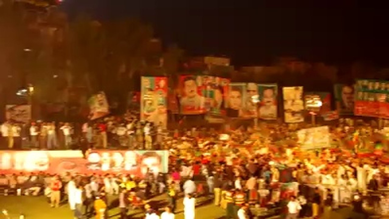Joosh & Janoon of PTI Supporters at Faisalabad Jalsa 25 May 2014