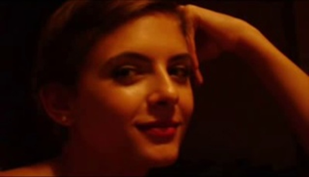 Aslıhan Tatar-bir kızıl goncaya benzer dudağın.mp4